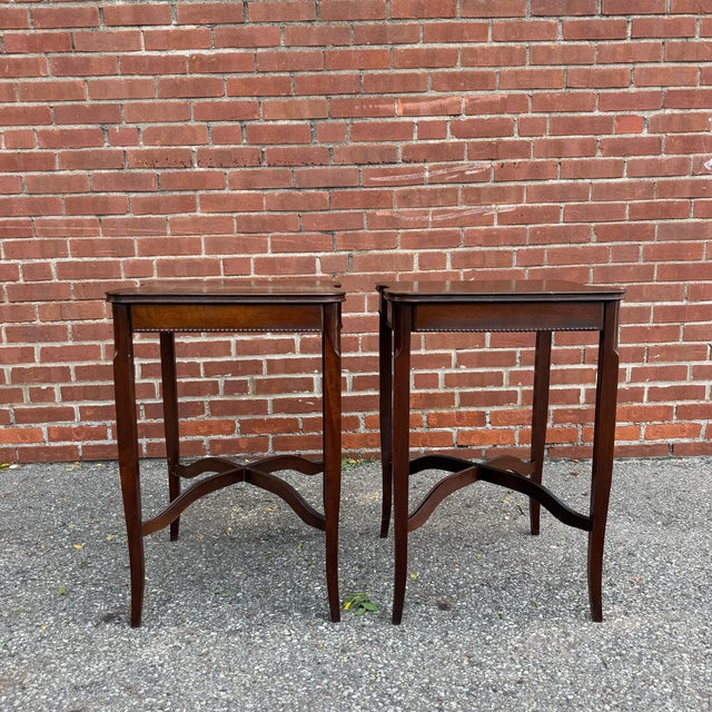 Early 20th Century Pair of Edwardian Style Mahogany Ocassional Side Tables For Sale In Cleveland - Image 6 of 11