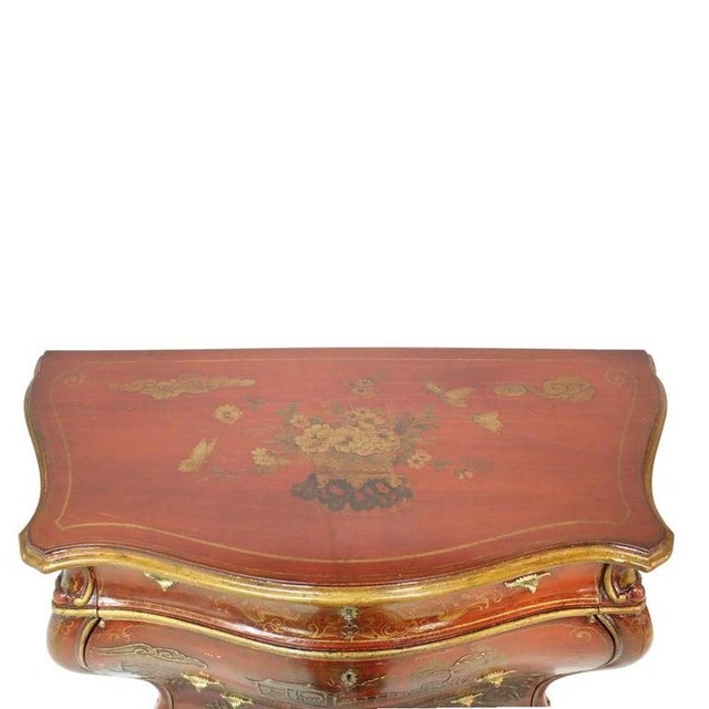 Red Lacquer & Scenic Chinoiserie Decorated 3-Drawer Bombay Chest C1920 For Sale - Image 14 of 18