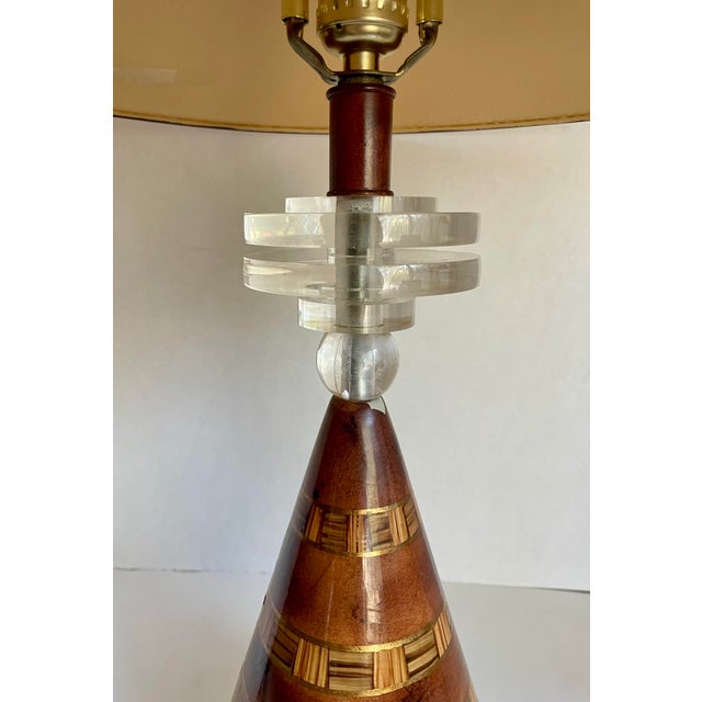 Pair of Vintage Leeazanne Postmodern Faux Burl & Lucite Table Lamps With Original Shades For Sale - Image 4 of 17