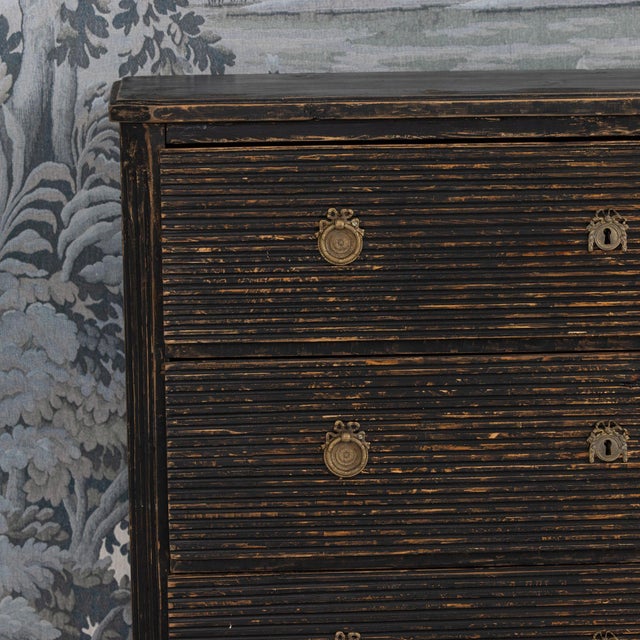Gustavian (Swedish) 18th Century Swedish Gustavian Period Reeded Commode in Original Black Paint For Sale - Image 3 of 16