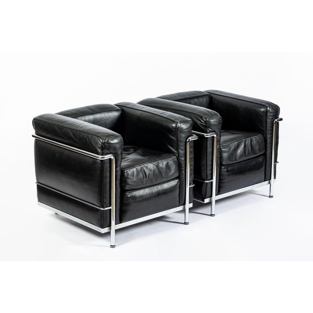 Mid-Century Modern Set of Four Cassina Lc2 Black Leather Petit Lounge Chairs by Le Corbusier For Sale - Image 3 of 18