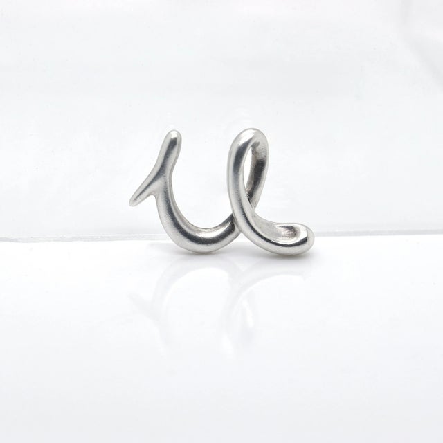 Tiffany and Co. Vintage Elsa Peretti Tiffany & Co. Sterling Silver Letter "U" Pendant Necklace For Sale - Image 4 of 11
