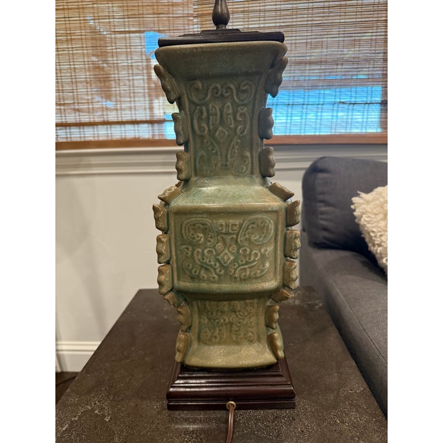 Early 20th Century Vintage 32” Hollywood v Regency Asian-Style Celadon Ceramic Table Lamp For Sale - Image 5 of 9