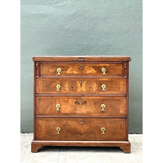 Queen Anne Vintage George 1 Walnut Flip Top Bachelors Chest For Sale - Image 3 of 12