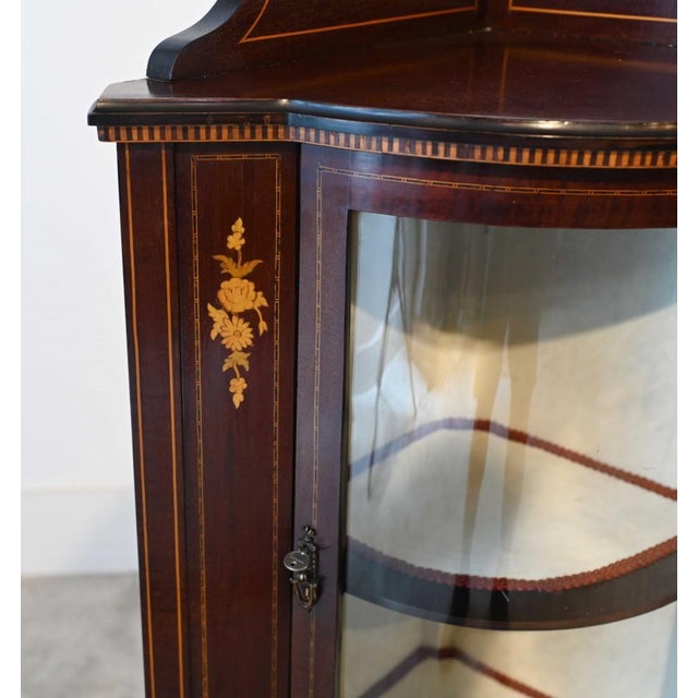 Edwardian Corner Cabinet Bow Front in Mahogany, 1890s For Sale - Image 4 of 8