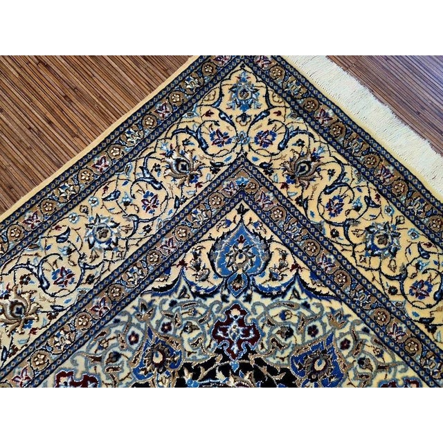 Middle Eastern Rug in Wool For Sale - Image 9 of 11
