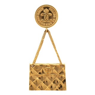 Vintage Chanel Gold Plated Hanging Flap Bag Motif Pin Brooch For Sale
