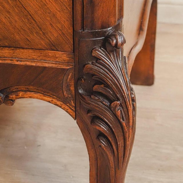 Louis XV Walnut Chest of Drawers, 1900s For Sale - Image 6 of 18