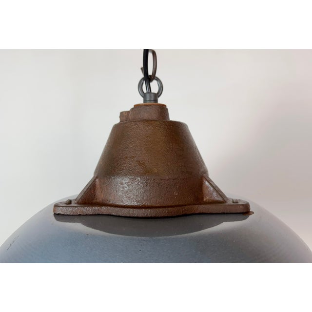 Mid-Century Modern Industrial Grey Enamel and Cast Iron Pendant Light, 1960s For Sale - Image 3 of 18
