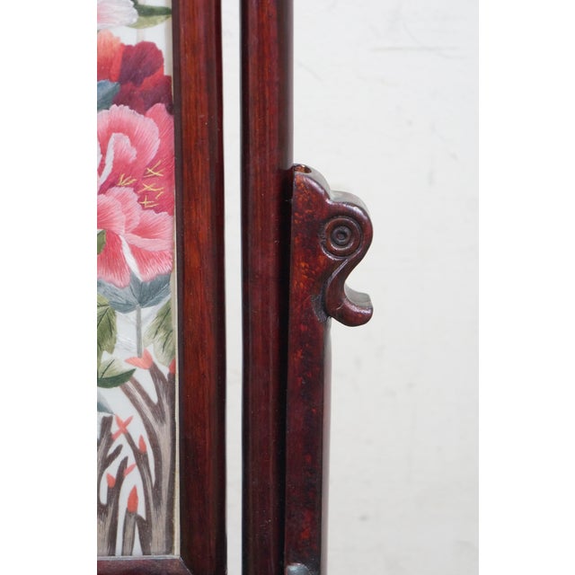 Chinese Silk Embroidered Peony Reticulated Rosewood Fire Screen Panel 31" For Sale - Image 4 of 18