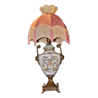 Neoclassical Sèvres Gilt Porcelain Amphora Table Lamp with Silk Shade, France, 1850s For Sale
