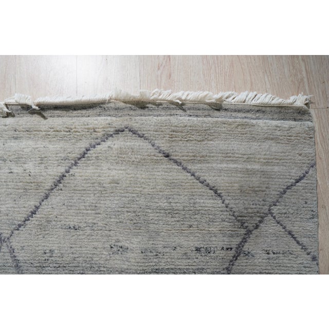 Textile 9x12 Penelope Diamond Silver Diamond Modern Hand Knotted Wool Carpet Rug For Sale - Image 7 of 9