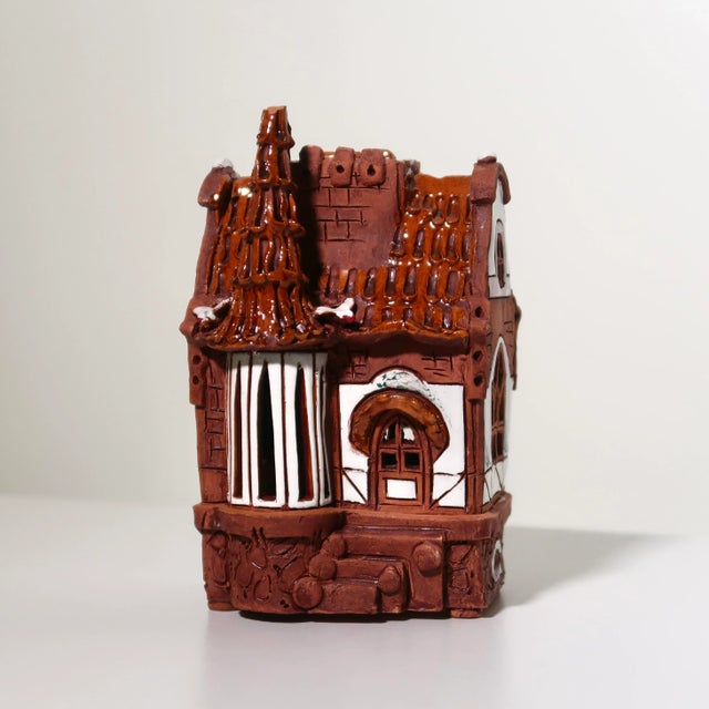 This enchanting handmade ceramic house evokes the charm of a fairy-tale cottage. Carefully sculpted and richly glazed in...