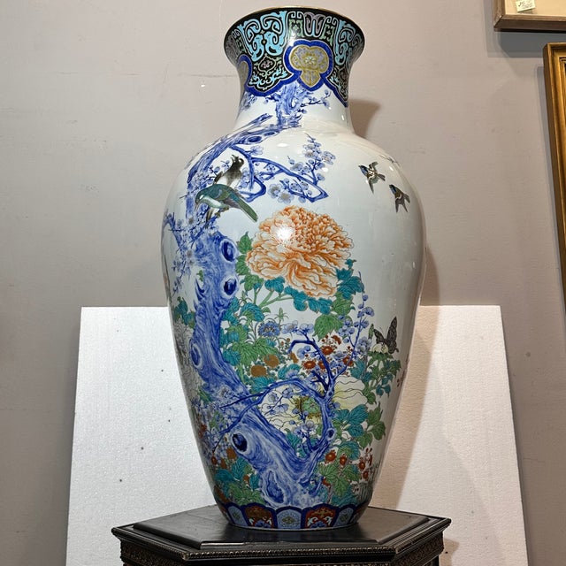 Meiji Imari Porcelain Vase with Kachō Fūgetsu, Japan, 1880s For Sale - Image 4 of 18