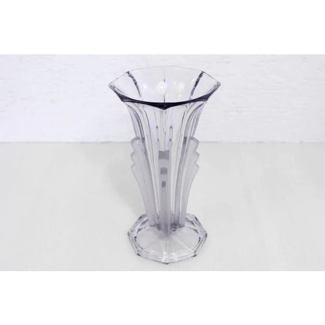 Art Deco molded glass vase from the 1930s Superb, well-made molded glass vase produced in Czechoslovakia. A very Art Deco...