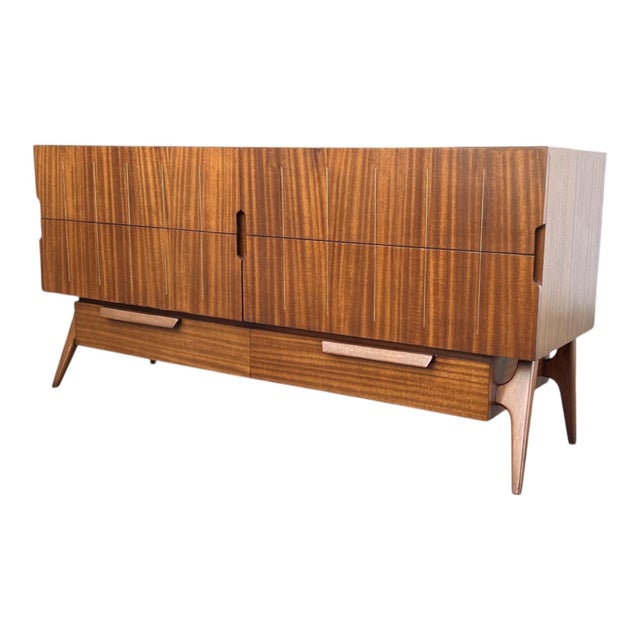 Mid-Century Modern Walnut Dresser With Sculpted Integrated Pulls and Splayed Legs” For Sale In Los Angeles - Image 6 of 15