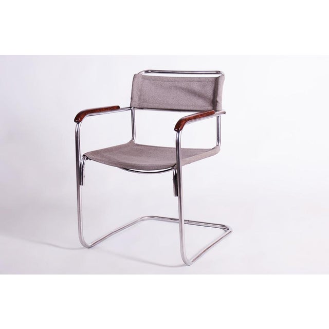 This cantilever armchair represents the absolute pinnacle of interwar world design and the avant-garde Bauhaus aesthetic...