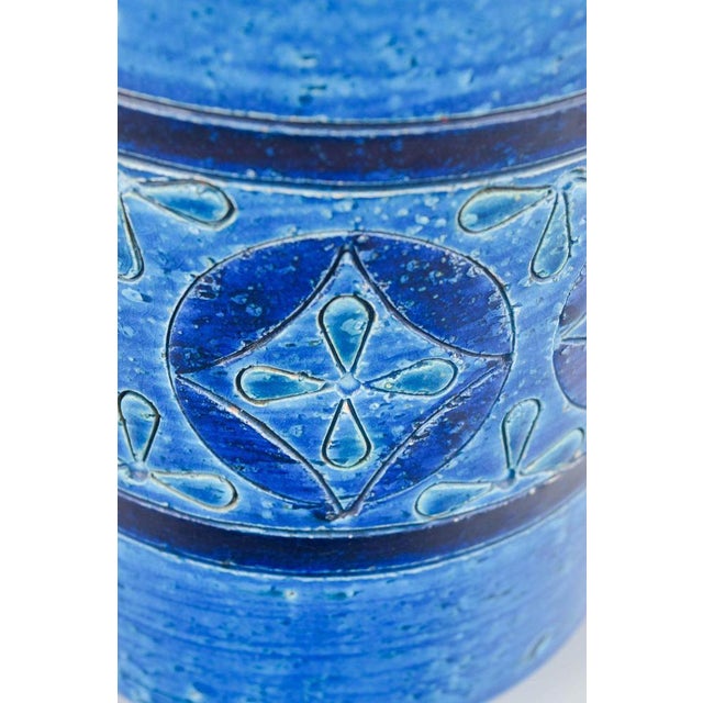Rimini Blu Ceramic Vase with Relief Decoration buy Aldo Londi for Bitossi, 1960s For Sale - Image 3 of 5