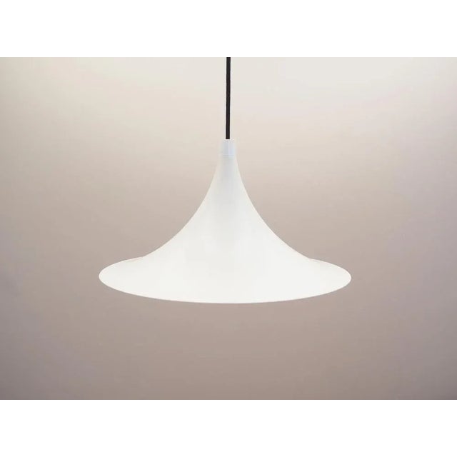 The lamp was made in the 1970s, Danish production. Made of metal in white. The unique construction is not only a design...