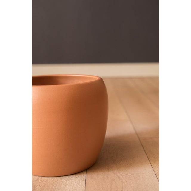 1960s Mid Century Modern California Terra Cotta Planter Pot by Gainey Ceramics For Sale - Image 5 of 10