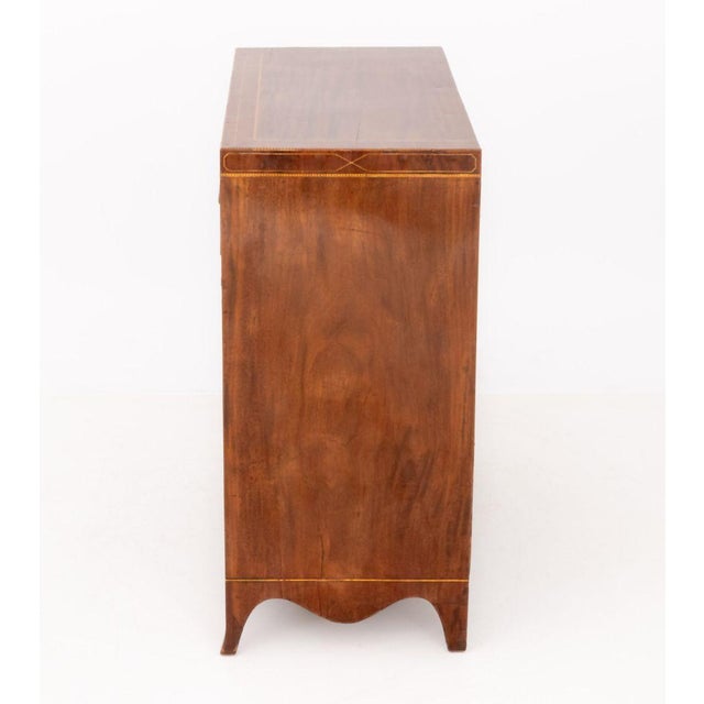 American Federal Mahogany Chest of Drawers For Sale - Image 9 of 10
