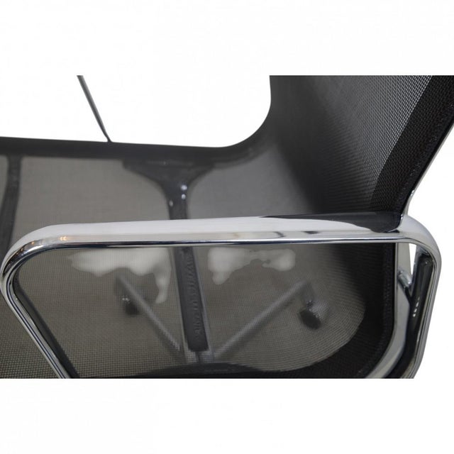 Vintage EA-117 Office Chair in Black Mesh by Charles Eames, 2000s For Sale - Image 12 of 16