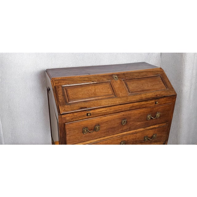 Italian Louis XVI Flap Sideboard in Walnut, 1760s For Sale - Image 3 of 18