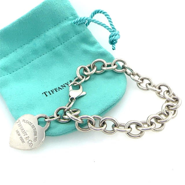 Contemporary Tiffany & Co Sterling Silver Return to Tiffany Heart Tag Charm Bracelet For Sale - Image 3 of 6