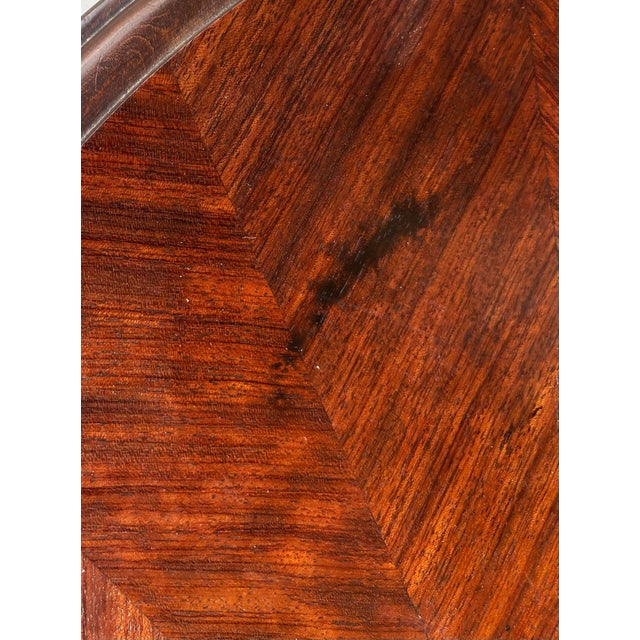Brown Early 20th Century Mahogany Oval Parlor Table With Matched Veneer Top Supported by Turned Columns For Sale - Image 8 of 11