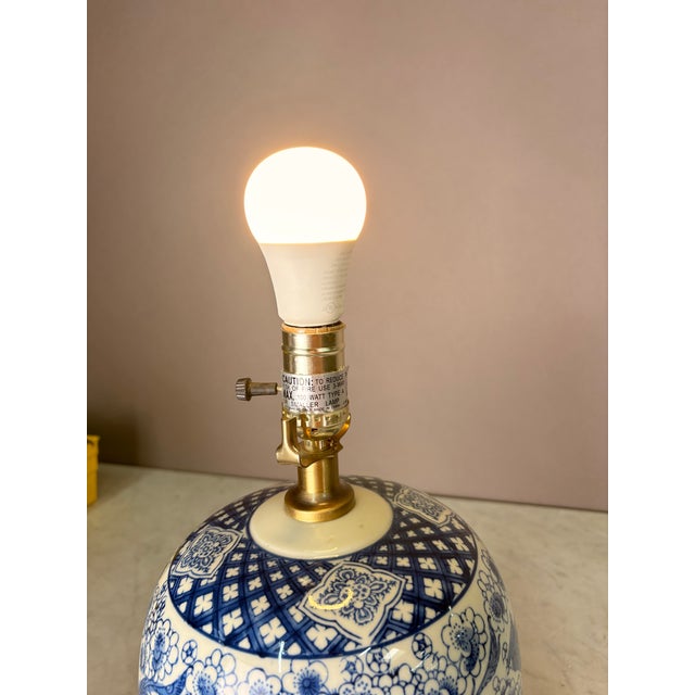 Blue Mid 20th Century Blue & White Chinese Style Ginger Jar Porcelain Table Lamp For Sale - Image 8 of 8