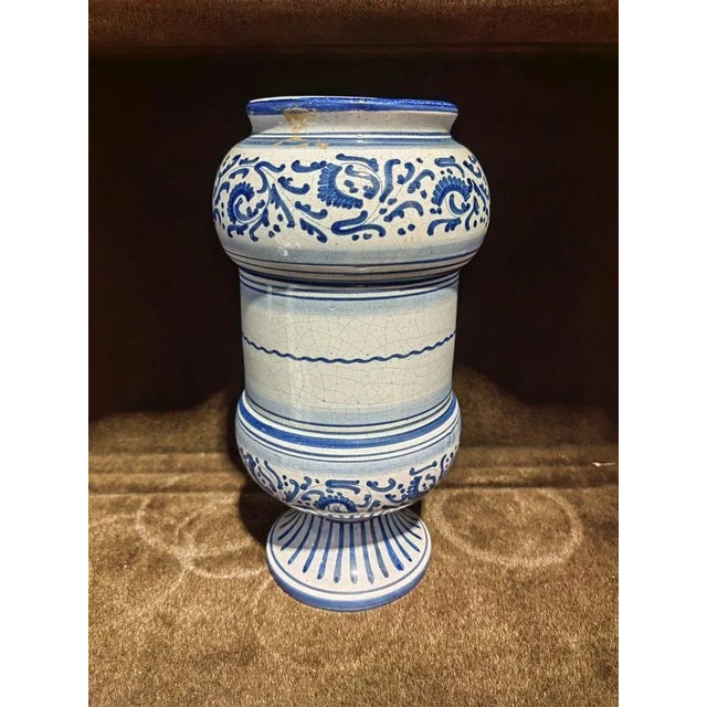 17th Century Model La Gioconda Albarello or Borax Container in Blue and White Ceramic from Deruta For Sale - Image 4 of 7