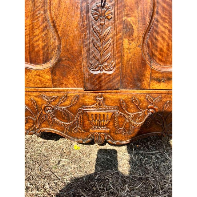 Fine 18th Century French Louis XV Provincial Burl Walnut Sideboard / Buffet. For Sale - Image 12 of 18