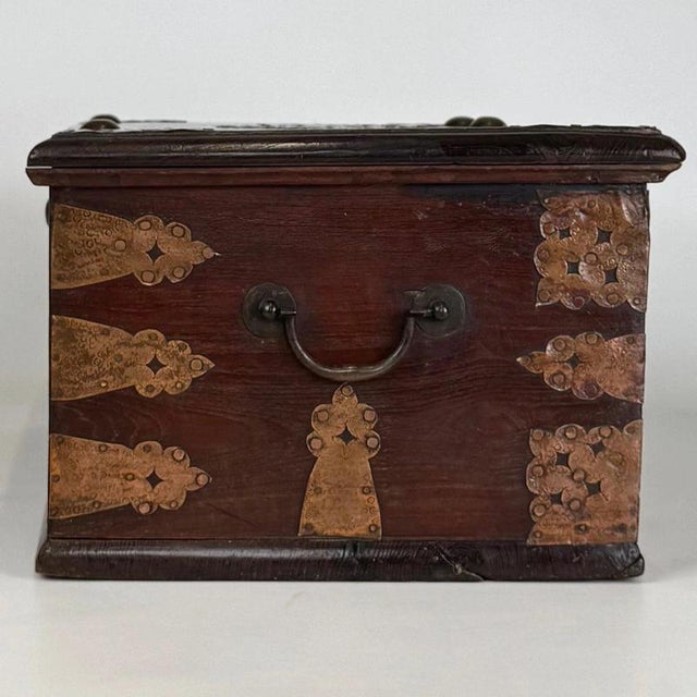 Brown 19th Century Antique English Copper and Oak Storage Box For Sale - Image 8 of 13
