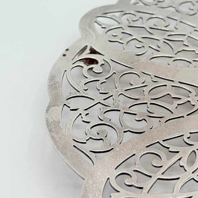 1950s Vintage International Silver Co. Pierced Silverplate Footed Trivet With Monogram For Sale - Image 5 of 6
