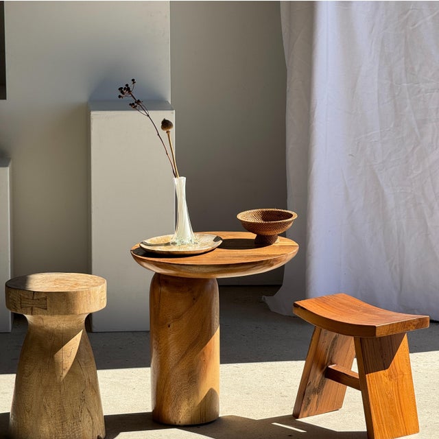 Side Table in Suar Wood with Circular Top and Column Base For Sale - Image 10 of 18