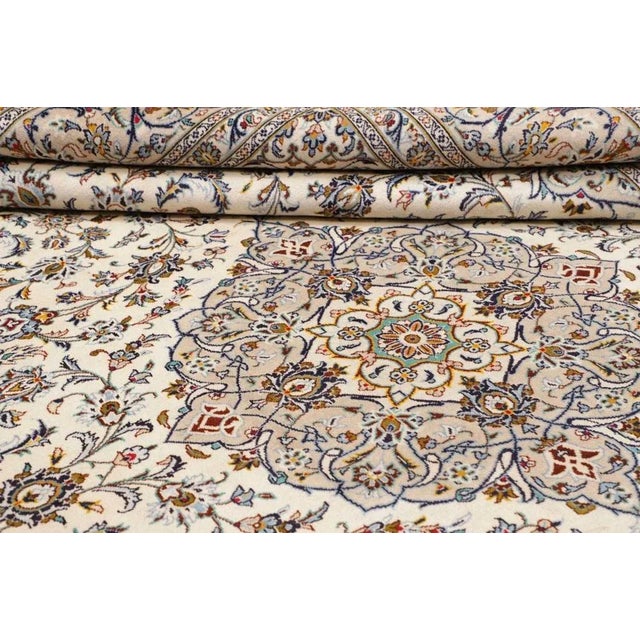 Kashan Hand-Knotted Rug in Wool For Sale - Image 10 of 11