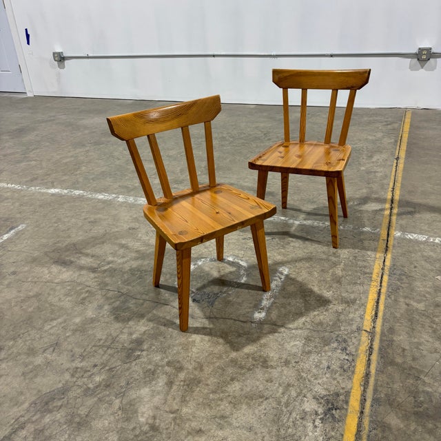 Contemporary Pair of Scandinavian Pine Dining Chairs – Minimalist Solid Wood, 1970s For Sale - Image 3 of 3