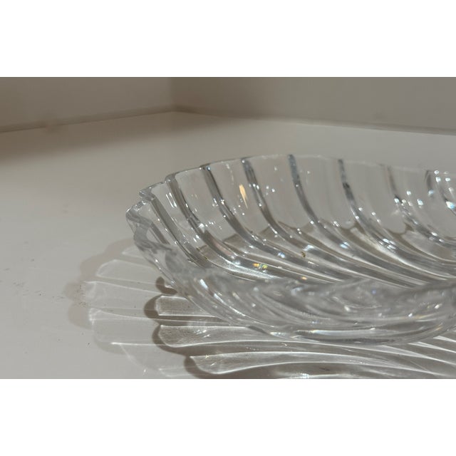 Mid 20th Century Mid 20th Century Pair of Baccarat Crystal Shell Dish – Clear Ribbed Scallop Trinket Bowl – France For Sale - Image 5 of 6
