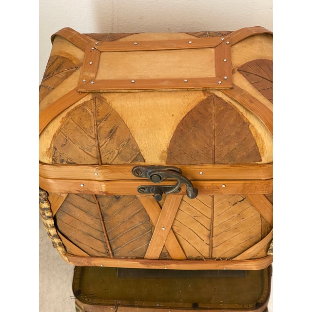 Beautiful vintage banana leaves handmade box.