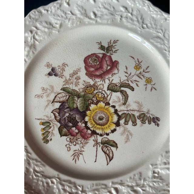 This vintage Mason's Ironstone plate in the coveted "Friarswood" pattern will bring classic English countryside charm to...