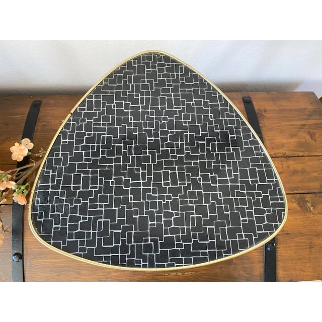 One leg should be glued in place with wood glue. The thread on the outside is a little worn out. But for shipping it is...