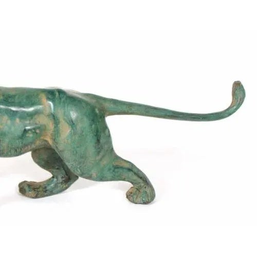 20th century school "roaring lion " sculpture bronze with green patina l. 47 x w. 10 x h. 25 cm good condition this piece...