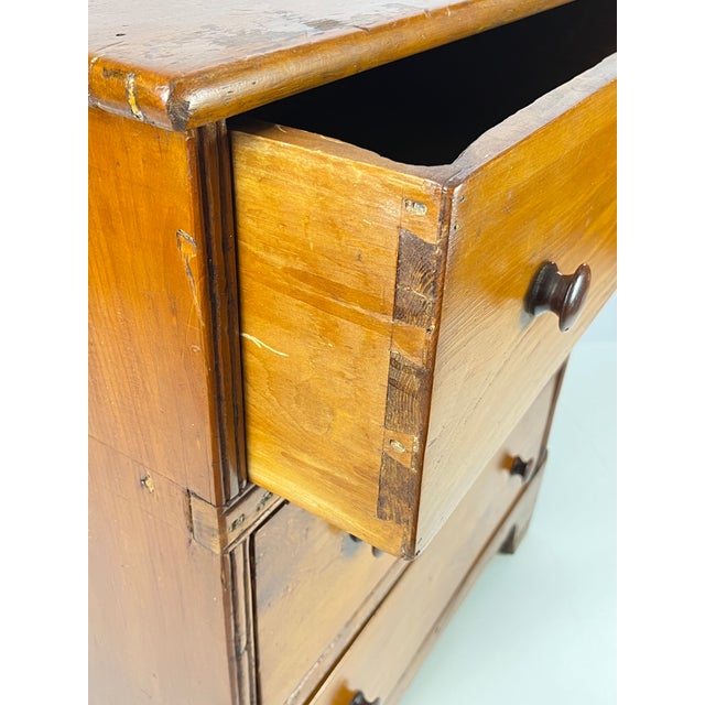 Farmhouse 19th Century Antique Pine Three-Drawer Chest For Sale - Image 3 of 17