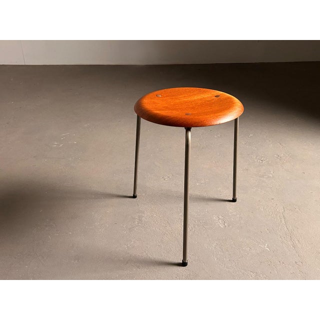 Modern Vintage Dot Stool 3170 by Arne Jacobsen for Fritz Hansen, 1954 For Sale - Image 3 of 9