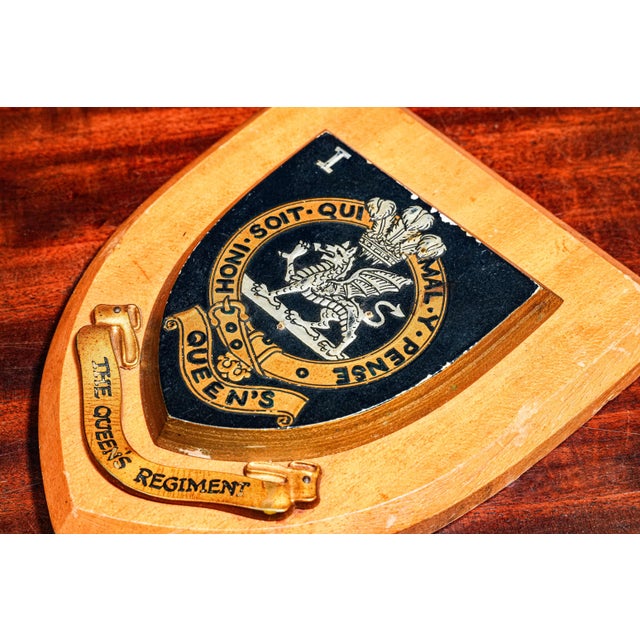 Fantastic 1st Batalion Queen's Regiment Antique British Military Plaque Shield Wall Decor Militaria For Sale In New York - Image 6 of 9