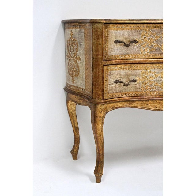 1940s 18th Century Style Venetian Serpentine Commode, 1940s For Sale - Image 5 of 18