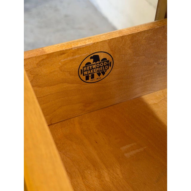 1950s Heywood Wakefield Maple Dresser Wooden Lowboy Chest of Drawers Mid-Century Modern 1950s For Sale - Image 5 of 12