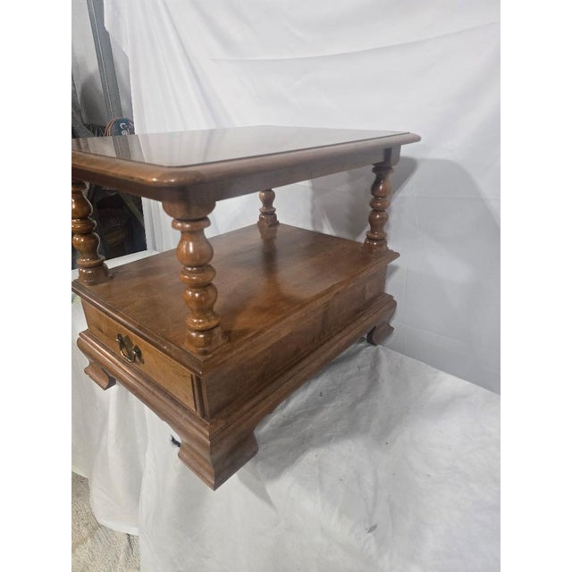 American Vintage Ethan Allen Colonial Chairside End Table With Drawer & Lower Shelf For Sale - Image 3 of 6