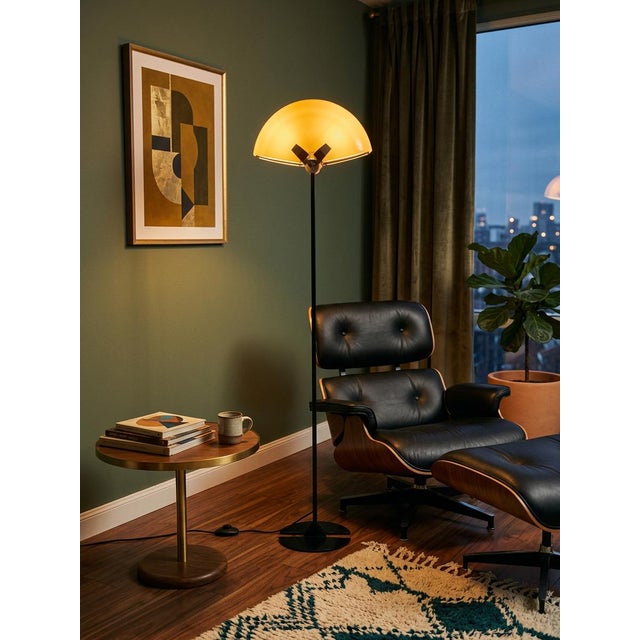 A stunning designer floor lamp dating back to the 1970s/1980s, a piece that combines the solidity of industrial style with...