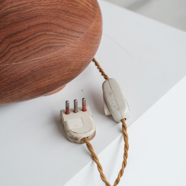 Wood Mid-Century Italian Wooden Table Lamp, 1980s For Sale - Image 7 of 8